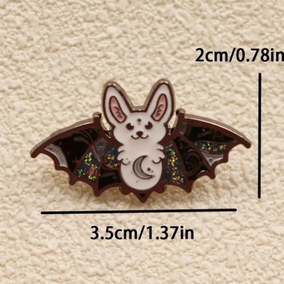 6/$25 NWOT Charming Bat Enamel Pin with Black and Green Details - Picture 3 of 4
